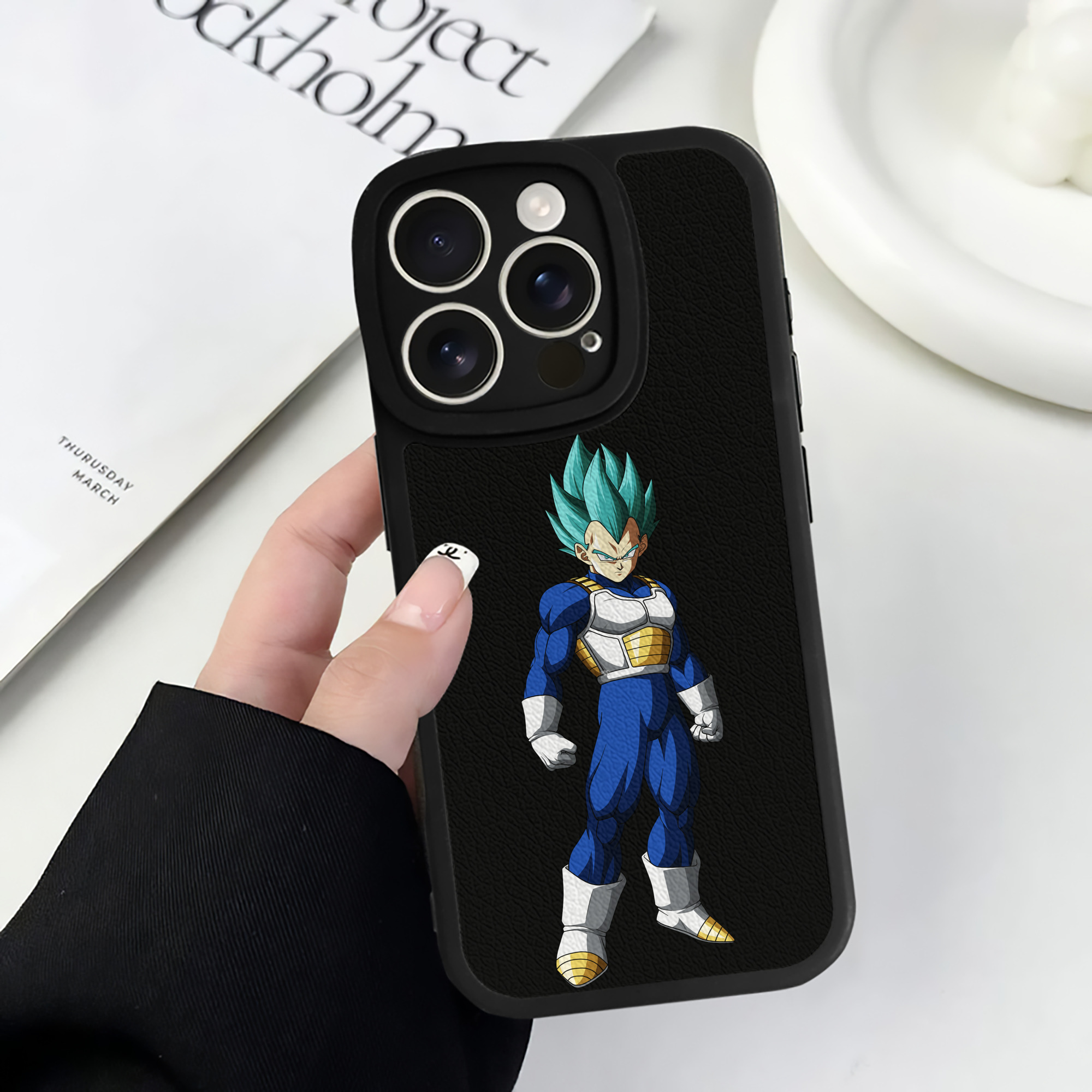 （画像用） ドラゴンボール ベジータ四世（Bejīta Yonsei）DRAGON BALL Vegeta IV 【iPhone 16シリーズ対応】シリコンスマホケース（レザー調） 材質：シリコン